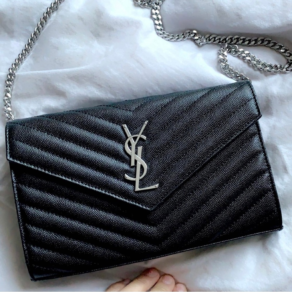 Black wallet on chain purse
